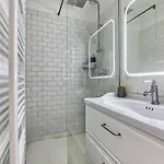 Modern And Calm 2 Bedroom T3