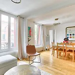 Modern And Calm 2 Bedroom T3 Parijs