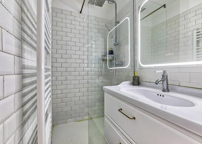 Modern And Calm 2 Bedroom T3