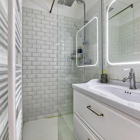 Modern And Calm 2 Bedroom T3
